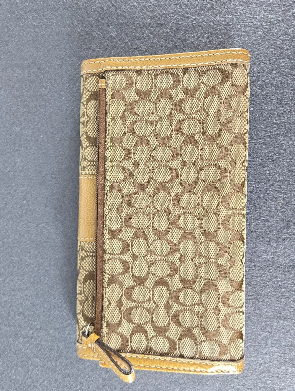 Coach tri fold